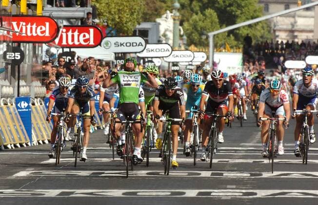 Tour de France, 21. Etappe: Creteil - Paris Champs Elysees --- vorn v.li.: Gerald Ciolek (Quick Step), Borut Bozic (Vacansoleil), Etappensieger Mark Cavendish (HTC Highroad), Edvald Boasson Hagen (Sky), Tomas Vaitkus (Astana), Fabian Cancellara (Leopard Trek) und Andre Greipel (Omega Pharma Lotto) 