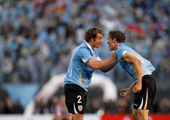 Buenos Aires, Uruguay gewinnt die Copa America 2011: Jubel bei Diego Lugano und Diego Godin o0 Sieg kurios Komik