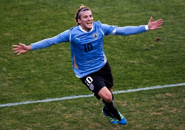 (110724) -- BUENOS AIRES, July 24, 2011 Paraguay vs Uruguay - Jubel Diego Forlan 