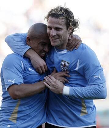 (110724) -- BUENOS AIRES, July 24, 2011 Uruguay vs Paraguay - Jubel bei Diego Forlan und Egidio Arevalo Rios 