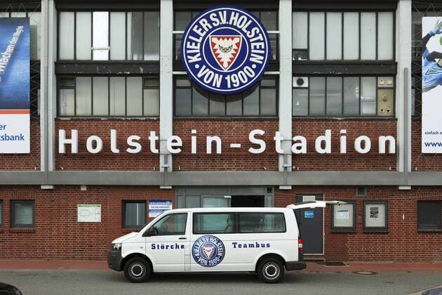 Fussball, Regionalliga Nord, Holstein-Stadion, Heimspielstaette von Holstein Kiel, Kieler Foerde, Ostsee, Schleswig-Holstein D-Kiel, Kieler Foerde, Ostsee, Schleswig-Holstein, Sport, Fussball, Regionalliga Nord, Holstein-Stadion, Heimspielstaette von Holstein Kiel, Stoerche Teambus, D-Kiel, Kiel Fjord, Baltic Sea, Schleswig-Holstein, sports, football, Regionalliga Nord, Holstein Stadium, home ground of Holstein Kiel, Storks team bus