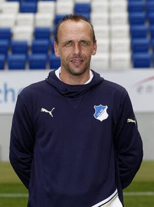 Trainer Holger Stanislawski (1899) . Fototermin 1899 Hoffenheim , Fussball-Bundesliga 2011-2012.