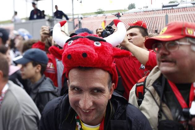 Motorsports: FIA Formula One World Championship 2011, Grand Prix of Hungary, fans of 01 Sebastian Vettel (GER, Red Bull Racing), xHOCHxZWEIx o0 kurios Komik Fanhut Hut Kopfbedeckung Bulle