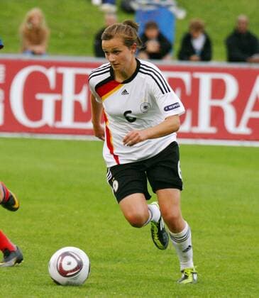 28.07.2011 Fussball Frauen U 17 European Championship Nyon ( SUI ) Deutschland - Frankreich . Bild zeigt Lina Magull ( GER DFB ) Aktion Einzelbild 