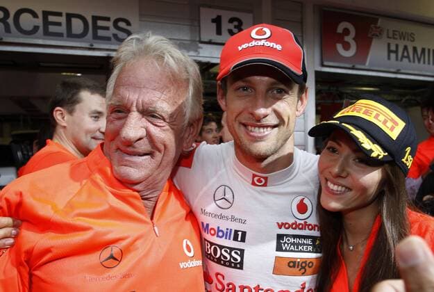 Motorsports: FIA Formula One World Championship 2011, Grand Prix of Hungary, 04 Jenson Button (GBR, Vodafone McLaren Mercedes) with his father John and his girlfriend Jessica Michibata xHOCHxZWEIx o0 Sieg privat Familie Frau Fahrerfrau Freundin Vater
