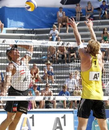BEACHVOLLEYBALL - FIVB Grand Slam KLAGENFURT,AUSTRIA,03.AUG.11 - DIVERS, BEACH VOLLEYBALL - World Tour 2011, FIVB Grand Slam Klagenfurt. Bild zeigt Helmut Moser (AUT) und Sebastian Dollinger (GER). 