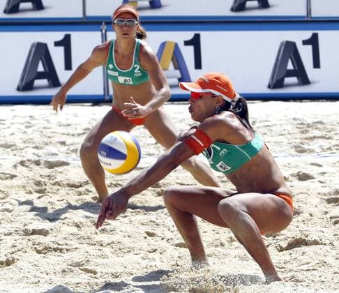BEACHVOLLEYBALL - FIVB Grand Slam KLAGENFURT,AUSTRIA,03.AUG.11 - DIVERS, BEACH VOLLEYBALL - World Tour 2011, FIVB Grand Slam Klagenfurt, Damen. Bild zeigt Juliana da Silva und Larissa Franca (BRA). 