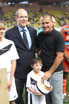 Prinz Albert II von Monaco und Pascal Olmeta - Benefizspiel - Olympique Marseille - Manchester United (ManU) - - - PanxHenem -  o0 Adel people