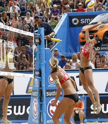 BEACHVOLLEYBALL - FIVB Grand Slam KLAGENFURT,AUSTRIA,04.AUG.11 - DIVERS, BEACH VOLLEYBALL - World Tour 2011, FIVB Grand Slam Klagenfurt, Damen. Bild zeigt Laura Ludwig (GER), Stefanie Schwaiger und Doris Schwaiger (AUT). 