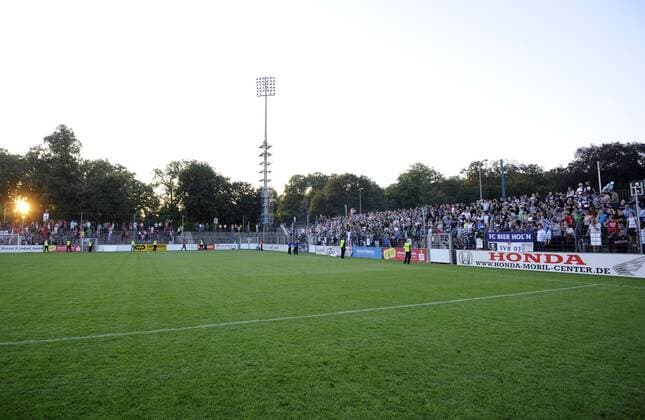 Karl-Liebknecht-Stadion, Flutlichmast und Sonnenuntergang, SV Babelsberg 03, Fußball, 3.Liga, Saison 2011 2012, Potsdam, 02.08.2011, o0 Sportstätte Stadion Totale