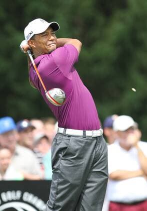 August 04 2011: Tiger Woods hitting from the tee during the World Golf Championships-Bridgestone Invitational first round of play at Firestone Country Club in Akron, OH. PGA Golf Herren AUG 04 WGC Bridgestone Invitational - First Round Icon1108041221 EDITORIAL USE ONLY