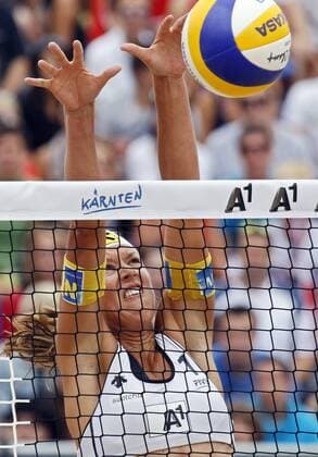 BEACHVOLLEYBALL - FIVB Grand Slam KLAGENFURT,AUSTRIA,05.AUG.11 - DIVERS, BEACH VOLLEYBALL - World Tour 2011, FIVB Grand Slam Klagenfurt, Damen. Bild zeigt Stefanie Schwaiger (AUT). 