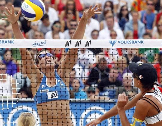 BEACHVOLLEYBALL - FIVB Grand Slam KLAGENFURT,AUSTRIA,05.AUG.11 - DIVERS, BEACH VOLLEYBALL - World Tour 2011, FIVB Grand Slam Klagenfurt, Damen. Bild zeigt Lauren Fendrick (USA) und Doris Schwaiger (AUT). 