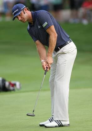 August 05 2011: Dustin Johnson watching his putt during the World Golf Championships-Bridgestone Invitational second round of play at Firestone Country Club in Akron, OH. PGA Golf Herren AUG 05 WGC Bridgestone Invitational - Second Round Icon1108051570 EDITORIAL USE ONLY