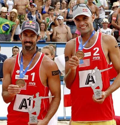 BEACHVOLLEYBALL - FIVB Grand Slam KLAGENFURT,AUSTRIA,07.AUG.11 - BEACH VOLLEYBALL - World Tour 2011, FIVB Grand Slam Klagenfurt, Herren, Siegerehrung. Bild zeigt Todd Rogers und Phil Dalhausser (USA). Keywords: Medaille, Trophäe. 