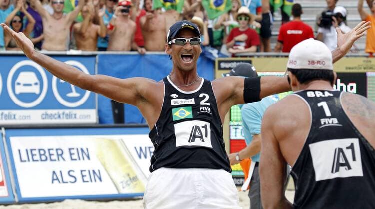 BEACHVOLLEYBALL - FIVB Grand Slam KLAGENFURT,AUSTRIA,07.AUG.11 - BEACH VOLLEYBALL - World Tour 2011, FIVB Grand Slam Klagenfurt, Herren, Finale. Bild zeigt den Jubel von Ricardo Santos und Pedro Cunha (BRA). 