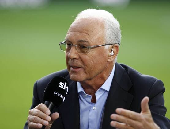 Fußball Bundesliga Saison 2011 2012, 1. Spieltag : Borussia Dortmund-Hamburger SV 3-1 im Signal Iduna Park in Dortmund- Franz Beckenbauer beim Sky Gespräch vor dem Spiel Fussball,Herren,Männer,Liga,Bundesliga,DFL,SKY,Medien,Interview, Gesprächsrunde,Diskussion,Experte,Fachmann,Kommentar,Porträt,quer
