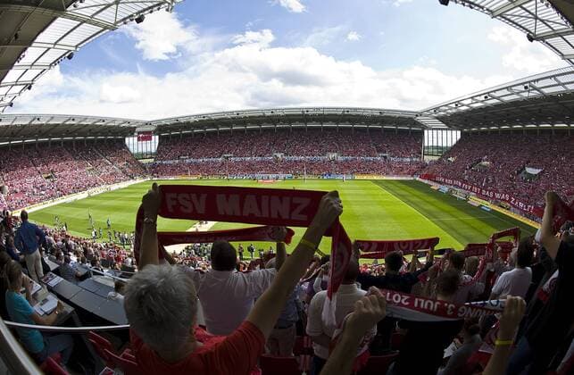 Fußball, Stadiongeschichte 1. FSV Mainz 05 Coface Arena - Heimspielstätte des 1. FSV Mainz 05 o0 Sportstätte Stadion Totale fisheye Fans Zuschauerperspektive