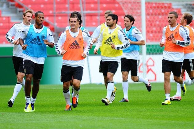 08.08.2011, Länderspiel 2011, Deutschland - Brasilien, Trainingseinheit DFB A-Team, (v.li.) Benedikt HÖWEDES, Dennis AOGO, Miroslav KLOSE, Ilkay GÜNDOGAN, Christian TRÄSCH, Lukas PODOLSKI