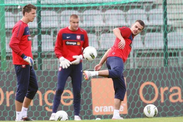 09.08.2011 LEGNICA-STADION (POLISH NATIONAL FOOTBALL TEAM PRACTISE; TRAINING CAMP BEFORE INTERNATIONAL FRIENDLY GAME) - WOJCIECH SZCZESNY, GRZEGORZ SANDOMIERSKI, PAWEL BROZEK -  20110809CSLG0003