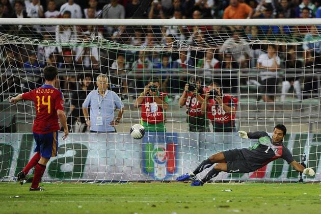 Bari, Italien - Spanien: gol Xabi Alonso 