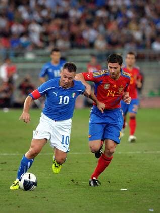 BARI(ITALY), Aug. 10, 2011 (Xinhua) -- Italy s Antonio Cassano (L) competes with Spain s Xabi Alonso during their friendly football match at the San Nicola Stadium in Bari, southern Italy, Aug. 10, 2011. Italy won the match by 2-1. (Xinhua Wang Qingqin) ITALY-BARI-INTERNATIONAL FRIENDLY MATCH-ITALY VS SPAIN 
