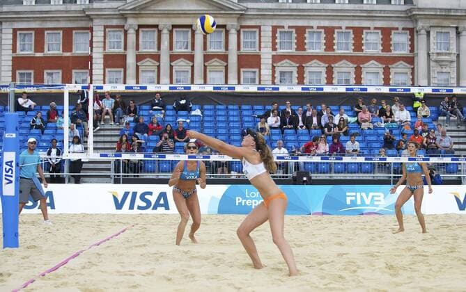 11.08.2011. London, England. LOCOG Test Events for London 2012 Olympic Games. Margo Wiltens of Holland serves during the VISA FIVB Beach Volleyball International at Horse Guards Parade on August 11, 2011 in London, England. xMichaelxPalerx  ActionPlus11200495 Content restricted for UK based newspaper