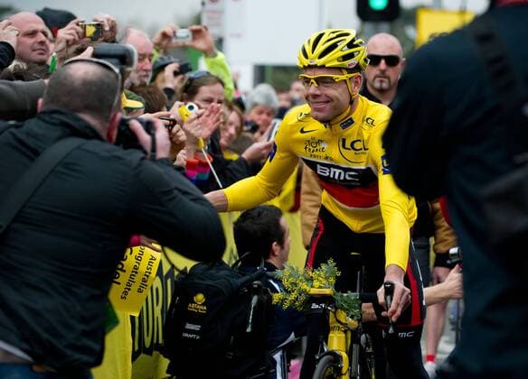 Riding in his winner s yellow jersey, Tour de France winner Cadel Evans of Australia is greeted by some of the thousands of fans which lined the streets for his homecoming victory parade in Melbourne, Australia - 