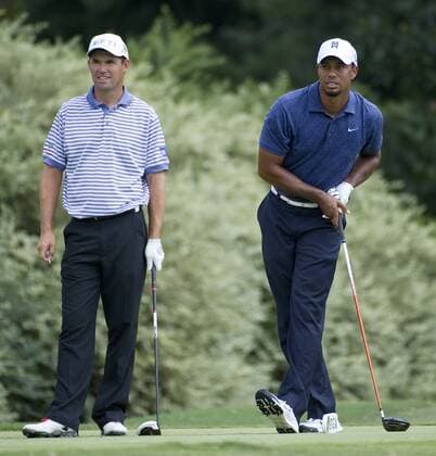 Tiger Woods (R) watches his tee shot as he stands on the 5th tee with Padraig Harrington of Northern Ireland during the second round of the 93rd PGA Golf Herren Championship at the Atlanta Athletic Club on August 12, 2011 in Johns Creek, Georgia.  BKX2011081252