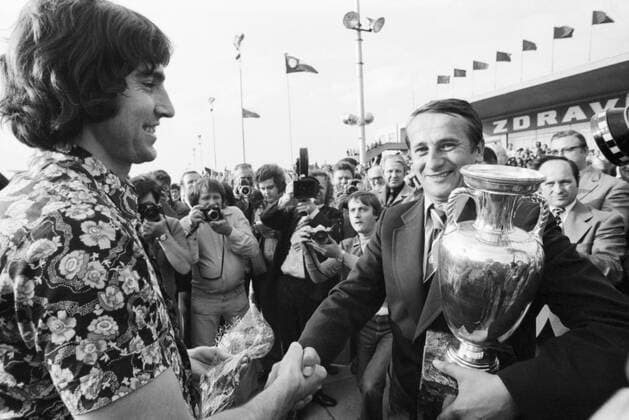 Anton Ondrus (left), Czechoslovak soccer team, greets with the trophey for European Champions at the airport Prague-Ruzyne on June 21, 1976, after the team came back from Yugoslawian capital Belgrade with goldenmedals. (CTKxPhoto)  CTKPhoto40201108120357001