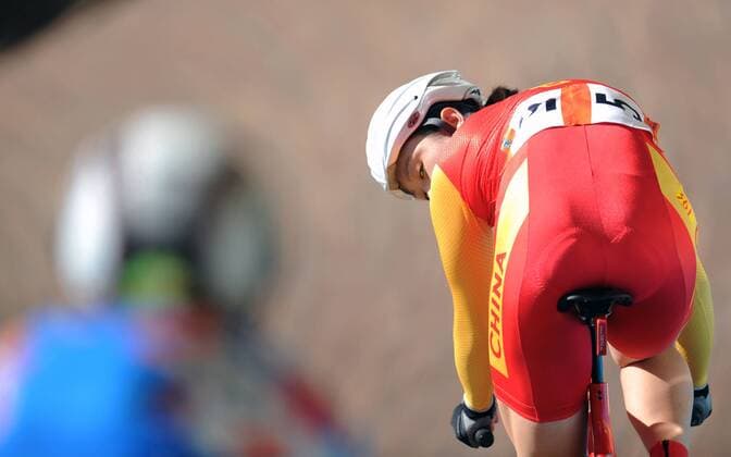 Guo Shuang of China reacts during women s sprint final match of cycling track at the 26th Summer Universiade in Shenzhen, a city of south China s Guangdong Province, on Aug. 18, 2011. Guo won the gold medal in the match. (Xinhua Li Ga)(wx) CHINA-SHENZHEN-UNIVERSIADE-CYCLING TRACK-WOMEN S SPRINT (CN) 