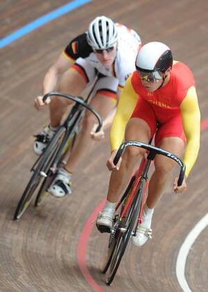 Zhang Miao (R) of China competes during men s sprint of cycling track at the 26th Summer Universiade in Shenzhen, a city of south China s Guangdong Province, on Aug. 18, 2011. Zhang got the bronze medal in the match. (Xinhua Li Ga)(wx) CHINA-SHENZHEN-UNIVERSIADE-CYCLING TRACK-MEN S SPRINT (CN) 