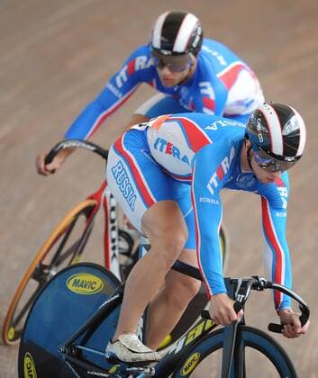 Denis Dmitriev of Russia and his compatriot Pavel Yakushevskiy (below) compete during men s sprint of cycling track at the 26th Summer Universiade in Shenzhen, a city of south China s Guangdong Province, on Aug. 18, 2011. Dmitriev won the gold medal and Yakushevskiy got the silver in the match. (Xinhua Li Ga)(wx) CHINA-SHENZHEN-UNIVERSIADE-CYCLING TRACK-MEN S SPRINT (CN) 