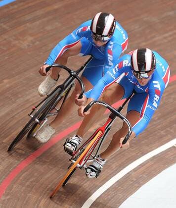 Denis Dmitriev (R) of Russia and his compatriot Pavel Yakushevskiy compete during men s sprint of cycling track at the 26th Summer Universiade in Shenzhen, a city of south China s Guangdong Province, on Aug. 18, 2011. Dmitriev won the gold medal and Yakushevskiy got the silver in the match. (Xinhua Li Ga)(wx) CHINA-SHENZHEN-UNIVERSIADE-CYCLING TRACK-MEN S SPRINT (CN) 