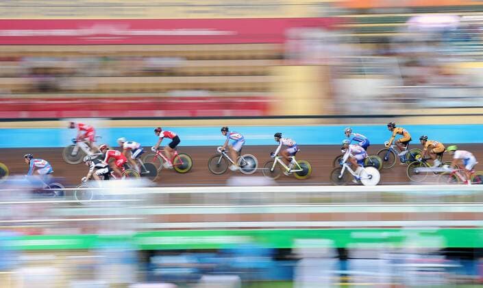 Athletes compete during men s 30km points race of cycling track at the 26th Summer Universiade in Shenzhen, a city of south China s Guangdong Province, on Aug. 18, 2011. Artur Ershov of Russia won the gold medal with total points of 47. (Xinhua Li Ga)(wx) CHINA-SHENZHEN-UNIVERSIADE-CYCLING TRACK-MEN S 30KM POINTS RACE (CN) 
