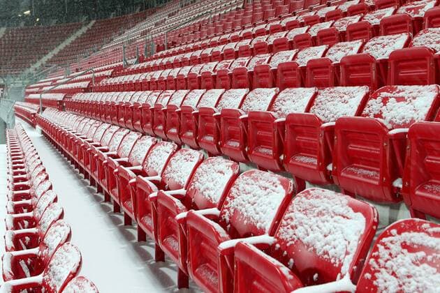 Verschneite Sitzplätze im AFAS-Stadion - Heimspielstätte des AZ Alkmaar - 2010 2011 xVIxAZxMediaxIVx 337223 o0 Wetter Witterung Tribüne Totale Sportstätte