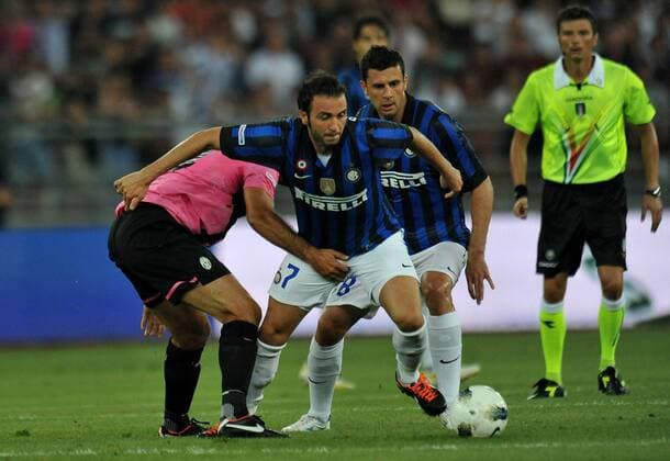 Giampaolo PAZZINI (Inter ), Mirko VUCINIC (Juventus) -- Calcio Trofeo 2011 in Bari - Juventus Turin vs Inter Mailand -- allexsabba