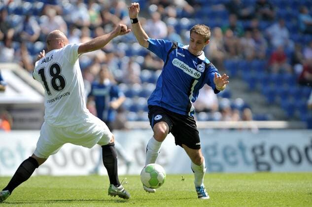 20-08-2011 pmk MS143171 Fussball Herren 3.Liga Saison 2011 2012 Arminia Bielefeld - SV Wehen Wiesbaden Marco SAILER Wehen Wiesbaden Tom SCHUETZ Bielefeld