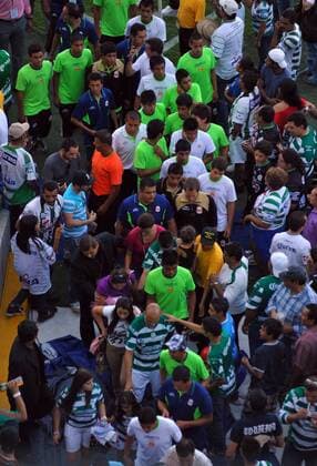 Fans leave after hearing a gunfight outside the Corona s stadium, in Torreon, northern Mexico, on Aug. 20, 2011. The Mexican first division match between Santos and Morelia was suspended after an armed group attacked a police patrol outside the stadium, authorities said -  o00 Gesellschaft
