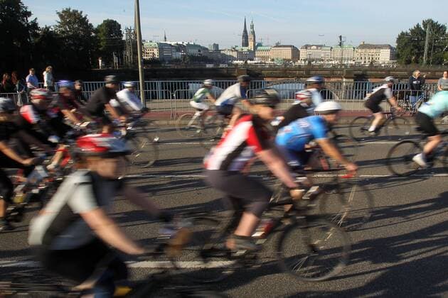 Sports - Sport: Radrennen: Vattenfall Cyclassics 2011, Jedermänner, - Start 55km Distanz - , xHOCHxZWEIx xMaltexChristiansx Jedermänner Jedermann Hamburg