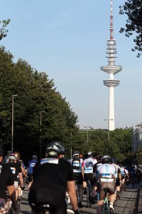 Sports - Sport: Radrennen: Vattenfall Cyclassics 2011, Jedermänner, - Start 55km Distanz - , xHOCHxZWEIx xMaltexChristiansx Jedermänner Jedermann Hamburg