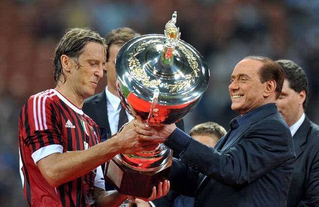 Massimo AMBROSINI, Silvio BERLUSCONI (Milan ), Trofeo Luigi Berlusconi, AC Mailand - Juventus Turin --- allexsabba o0 Pokal Trophäe Objekte Siegerehrung Sieg