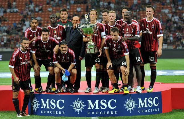 MILAN CON COPPA (Milan ), Trofeo Luigi Berlusconi, AC Mailand - Juventus Turin --- allexsabba o0 Pokal Trophäe Objekte Siegerehrung Sieg Totale Siegerfoto