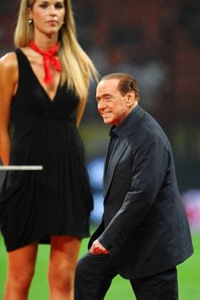 Silvio BERLUSCONI, Trofeo Luigi Berlusconi, AC Mailand - Juventus Turin --- o0 Hostess, Hostessen, Frau, girl o00 people Politik