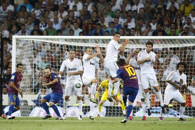 General view, AUGUST 14, 2011 - Football Soccer : Lionel Messi of Barcelona takes a free kick during the Spanish Supercup first leg soccer match between Real Madrid 2-2 Barcelona at the Santiago Bernabeu stadium in Madrid, Spain.  ( oqma005529) Barca FC