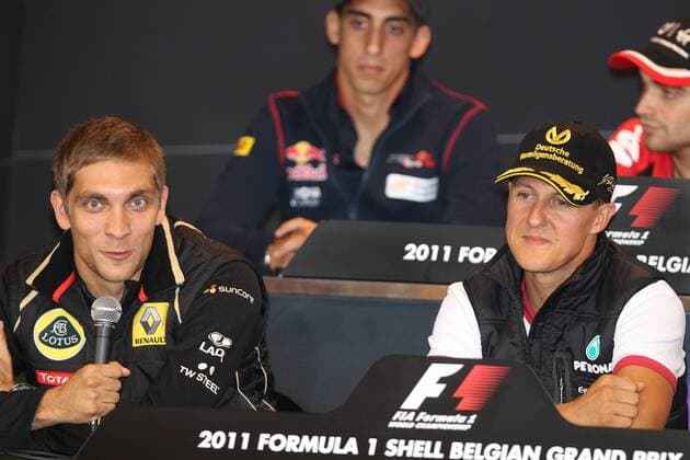 formula 1 GP, Belgien in Spa, 25.08.11, Vitaly Petrov, Lotus Renault, Michael Schumacher, Mercedes MGP W02, PK,
