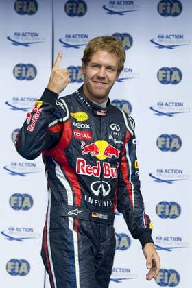 Sebastian VETTEL (GER), Red Bull Racing, startet am Sonntag von Platz Eins, 1, Erster der Qualifikation, Gestik, Geste, Hochformat, Siegerpose, Finger, halbe Figur, Halbfigur, Hochformat, Qualifying am 27.08.2011 Formel 1, Grosser Preis von Belgien in Spa Francorchamps