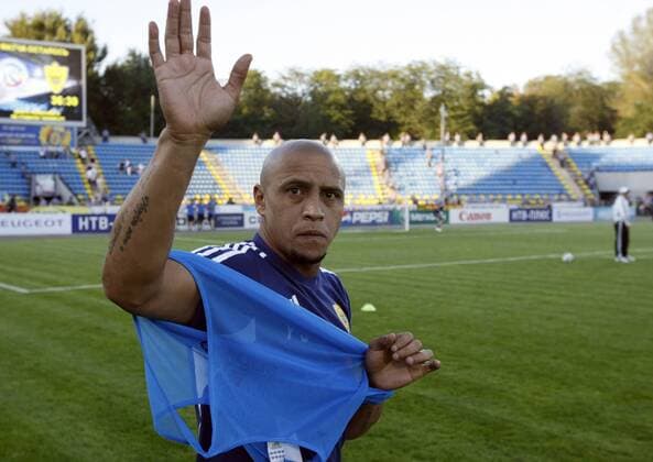 ROSTOV-ON-DON, RUSSIA. AUGUST 28, 2011. FC Anzhi Makhachkala s Roberto Carlos seen before a Russian Premier League match against FK Rostov (Rostov-On-Don) at the Olimp-2 stadium. The game ended in a 1-1 draw.  RE0ECC5E