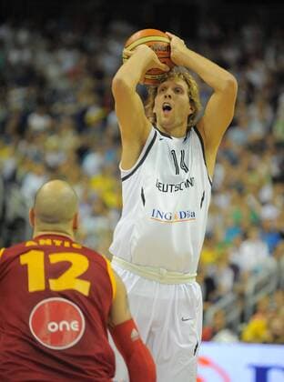 EuroBasket 2022, Historie, Die besten Spieler Europas Basketball Berlin 28.08.2011 Länderspiel Deutschland (GER) - Mazedonien (MKD) Dirk Nowitzki (Deutschland, No.14) Pero Antic (Mezedonien, No.12)