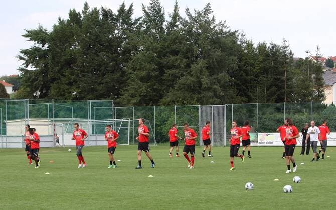 FUSSBALL- EURO 2012 Quali, GER vs AUT, AUT vs TUR, Training BAD TATZMANNSDORF,AUSTRIA,30.AUG.11 - FUSSBALL - UEFA Europameisterschaft 2012, Qualifikation, ÖFB Länderspiel, Deutschland vs Österreich, Österreich vs Türkei, Vorberichte, Training Nationalteam AUT. Bild zeigt die Mannschaft.